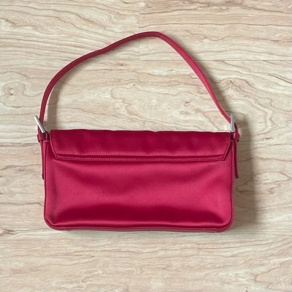 Vintage Late 90s Baguette in Satin Red Multicolored Asian Embroidered Flowers - Picture 4 of 12